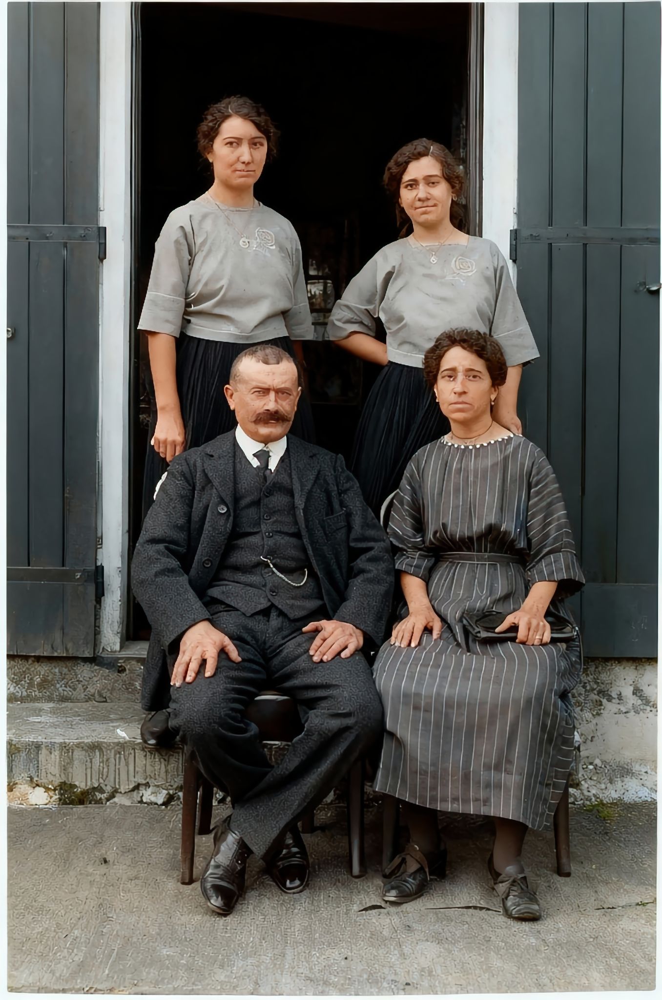 Famillesere1 Restored