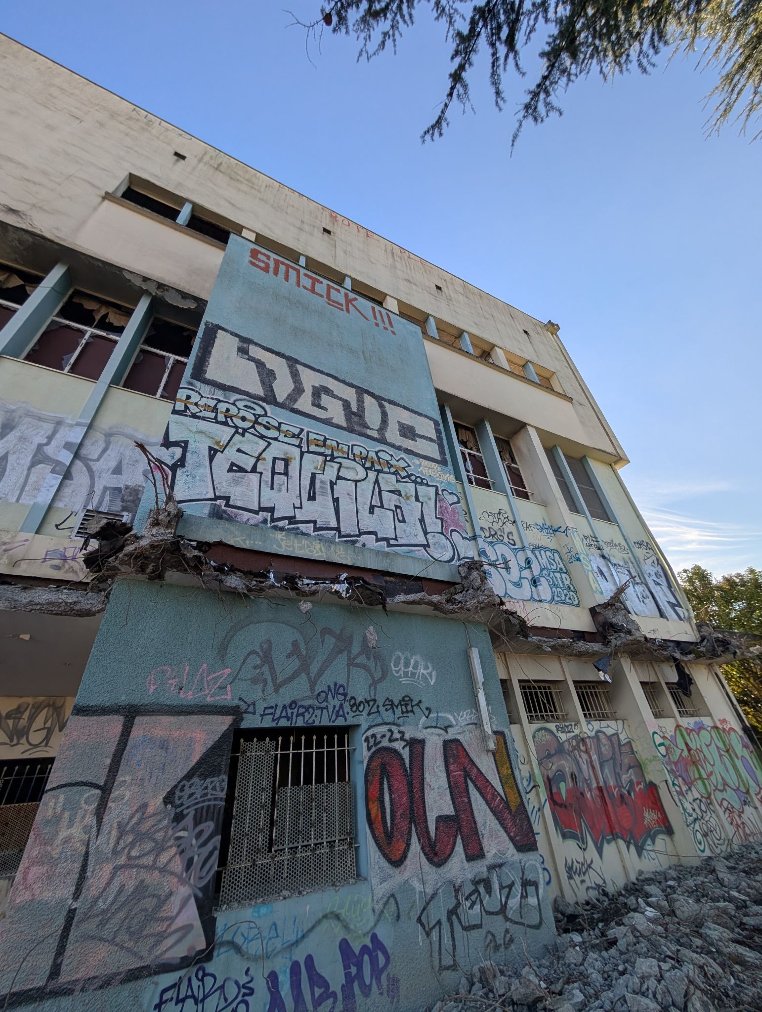 PXL 20251122 125825560